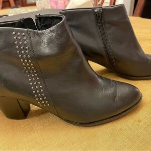 Vionic Vionic Georgia Black Studded Side Leather Side Zip Side Boots 9.5